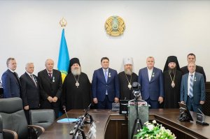 Управляющий Усть-Каменогорской епархией принял участие во встрече с акимом Павлодарской области. Руководитель региона награжден орденом Казахстанского Митрополичьего округа