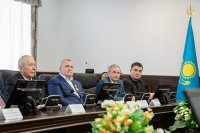7-Управляющий Усть-Каменогорской епархией принял участие во встрече с акимом Павлодарской области. Руководитель региона награжден орденом Казахстанского Митрополичьего округа