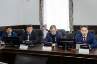 10-Управляющий Усть-Каменогорской епархией принял участие во встрече с акимом Павлодарской области. Руководитель региона награжден орденом Казахстанского Митрополичьего округа