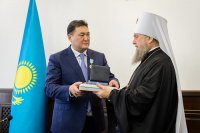 16-Управляющий Усть-Каменогорской епархией принял участие во встрече с акимом Павлодарской области. Руководитель региона награжден орденом Казахстанского Митрополичьего округа