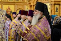 19-Управляющий Усть-Каменогорской и Семипалатинской епархией принял участие в торжествах по случаю принесения ковчега с частью пояса Пресвятой Богородицы