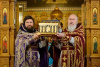 30-Управляющий Усть-Каменогорской и Семипалатинской епархией принял участие в торжествах по случаю принесения ковчега с частью пояса Пресвятой Богородицы