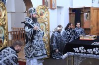 10-В Великую Среду епископ Амфилохий совершил последнюю Литургию Преждеосвященных Даров в 2017 году