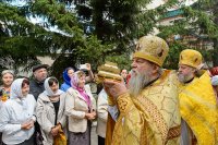 2-Епископ Усть-Каменогорский и Семипалатинский Амфилохий принял участие в крестном ходе, совершенном в праздник апостолов Петра и Павла в городе Петропавловске