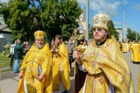 11-Епископ Усть-Каменогорский и Семипалатинский Амфилохий принял участие в крестном ходе, совершенном в праздник апостолов Петра и Павла в городе Петропавловске