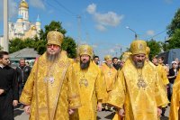 13-Епископ Усть-Каменогорский и Семипалатинский Амфилохий принял участие в крестном ходе, совершенном в праздник апостолов Петра и Павла в городе Петропавловске