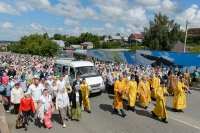 27-Епископ Усть-Каменогорский и Семипалатинский Амфилохий принял участие в крестном ходе, совершенном в праздник апостолов Петра и Павла в городе Петропавловске