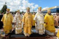 45-Епископ Усть-Каменогорский и Семипалатинский Амфилохий принял участие в крестном ходе, совершенном в праздник апостолов Петра и Павла в городе Петропавловске