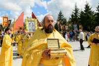 51-Епископ Усть-Каменогорский и Семипалатинский Амфилохий принял участие в крестном ходе, совершенном в праздник апостолов Петра и Павла в городе Петропавловске