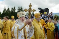 59-Епископ Усть-Каменогорский и Семипалатинский Амфилохий принял участие в крестном ходе, совершенном в праздник апостолов Петра и Павла в городе Петропавловске