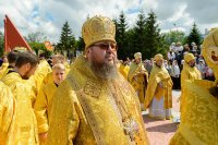 61-Епископ Усть-Каменогорский и Семипалатинский Амфилохий принял участие в крестном ходе, совершенном в праздник апостолов Петра и Павла в городе Петропавловске