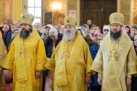 8-Епископ Амфилохий сослужил Главе Казахстанского Митрополичьего округа в главном храме страны