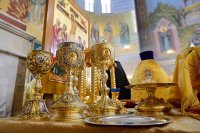 22-Епископ Амфилохий сослужил Главе Казахстанского Митрополичьего округа в главном храме страны