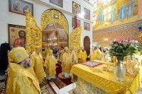 23-Епископ Амфилохий сослужил Главе Казахстанского Митрополичьего округа в главном храме страны