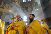 27-Епископ Амфилохий сослужил Главе Казахстанского Митрополичьего округа в главном храме страны