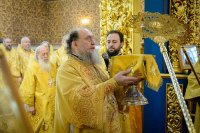 28-Епископ Амфилохий сослужил Главе Казахстанского Митрополичьего округа в главном храме страны
