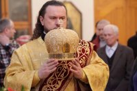 19-В канун праздника святого апостола Андрея Первозванного епископ Амфилохий совершил всенощное бдение в кафедральном соборе города Усть-Каменогорска