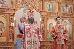 В день престольного праздника епископ Амфилохий совершил Божественную Литургию в храме в честь иконы Божией Матери «Нечаянная Радость» города Риддера
