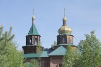 1-В день престольного праздника епископ Амфилохий совершил Божественную Литургию в храме в честь иконы Божией Матери «Нечаянная Радость» города Риддера