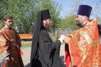 5-В день престольного праздника епископ Амфилохий совершил Божественную Литургию в храме в честь иконы Божией Матери «Нечаянная Радость» города Риддера