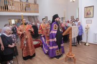 7-В день престольного праздника епископ Амфилохий совершил Божественную Литургию в храме в честь иконы Божией Матери «Нечаянная Радость» города Риддера