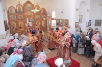 8-В день престольного праздника епископ Амфилохий совершил Божественную Литургию в храме в честь иконы Божией Матери «Нечаянная Радость» города Риддера