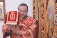 10-В день престольного праздника епископ Амфилохий совершил Божественную Литургию в храме в честь иконы Божией Матери «Нечаянная Радость» города Риддера
