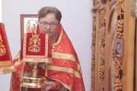 11-В день престольного праздника епископ Амфилохий совершил Божественную Литургию в храме в честь иконы Божией Матери «Нечаянная Радость» города Риддера