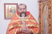 12-В день престольного праздника епископ Амфилохий совершил Божественную Литургию в храме в честь иконы Божией Матери «Нечаянная Радость» города Риддера