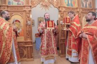 13-В день престольного праздника епископ Амфилохий совершил Божественную Литургию в храме в честь иконы Божией Матери «Нечаянная Радость» города Риддера