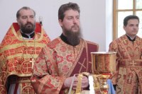 15-В день престольного праздника епископ Амфилохий совершил Божественную Литургию в храме в честь иконы Божией Матери «Нечаянная Радость» города Риддера