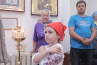 19-В день престольного праздника епископ Амфилохий совершил Божественную Литургию в храме в честь иконы Божией Матери «Нечаянная Радость» города Риддера