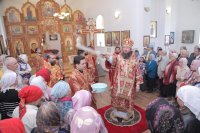 20-В день престольного праздника епископ Амфилохий совершил Божественную Литургию в храме в честь иконы Божией Матери «Нечаянная Радость» города Риддера