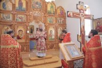 21-В день престольного праздника епископ Амфилохий совершил Божественную Литургию в храме в честь иконы Божией Матери «Нечаянная Радость» города Риддера