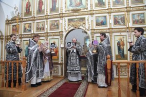 «Града Сионска взыскующе, под Твой покров, Дева Чистая, днесь притекаем». Соборное служение Литургии Преждеосвященных Даров в день празднования явления Державной иконы Пресвятой Богородицы