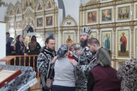 32-«Града Сионска взыскующе, под Твой покров, Дева Чистая, днесь притекаем». Соборное служение Литургии Преждеосвященных Даров в день празднования явления Державной иконы Пресвятой Богородицы