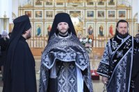 1-«Бездну заключивый мертв зрится, и смирною, и плащаницею обвився, во гробе полагается, яко смертный, Безсмертный». Великая и преблагословенная Суббота в Усть-Каменогорске