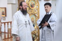 14-«Бездну заключивый мертв зрится, и смирною, и плащаницею обвився, во гробе полагается, яко смертный, Безсмертный». Великая и преблагословенная Суббота в Усть-Каменогорске
