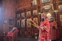 8-В Светлый Понедельник епископ Амфилохий совершил Божественную Литургию в Покровском храме города Усть-Каменогорска