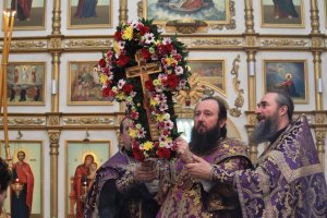 Служение епископа Амфилохия в канун Крестопоклонной Недели Великого поста