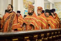 10-В неделю о Страшном Суде епископ Амфилохий сослужил митрополиту Астанайскому и Казахстанскому Александру в Вознесенском соборе Алма-Аты