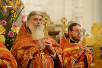 21-В неделю о Страшном Суде епископ Амфилохий сослужил митрополиту Астанайскому и Казахстанскому Александру в Вознесенском соборе Алма-Аты