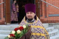 3-В Неделю Крестопоклонную Великого поста епископ Амфилохий совершил Божественную Литургию в Свято-Зиновьевском храме города Усть-Каменогорска