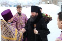 4-В Неделю Крестопоклонную Великого поста епископ Амфилохий совершил Божественную Литургию в Свято-Зиновьевском храме города Усть-Каменогорска
