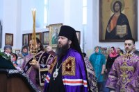 6-В Неделю Крестопоклонную Великого поста епископ Амфилохий совершил Божественную Литургию в Свято-Зиновьевском храме города Усть-Каменогорска
