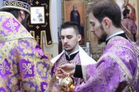 11-В Неделю Крестопоклонную Великого поста епископ Амфилохий совершил Божественную Литургию в Свято-Зиновьевском храме города Усть-Каменогорска