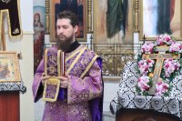 15-В Неделю Крестопоклонную Великого поста епископ Амфилохий совершил Божественную Литургию в Свято-Зиновьевском храме города Усть-Каменогорска