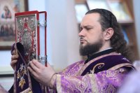 19-В Неделю Крестопоклонную Великого поста епископ Амфилохий совершил Божественную Литургию в Свято-Зиновьевском храме города Усть-Каменогорска