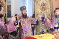 20-В Неделю Крестопоклонную Великого поста епископ Амфилохий совершил Божественную Литургию в Свято-Зиновьевском храме города Усть-Каменогорска