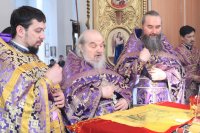 21-В Неделю Крестопоклонную Великого поста епископ Амфилохий совершил Божественную Литургию в Свято-Зиновьевском храме города Усть-Каменогорска